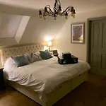 Luxury Boutique Country Cottage With Hot Tub